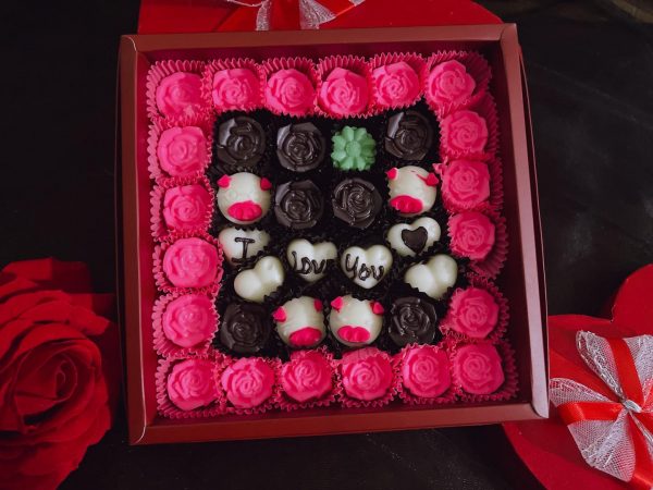 Quà tặng valentine hộp vuông cho người thân, tặng bạn trai