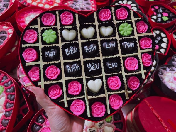 Hộp quà Socola valentines có ngăn Viết chữ theo yêu cầu